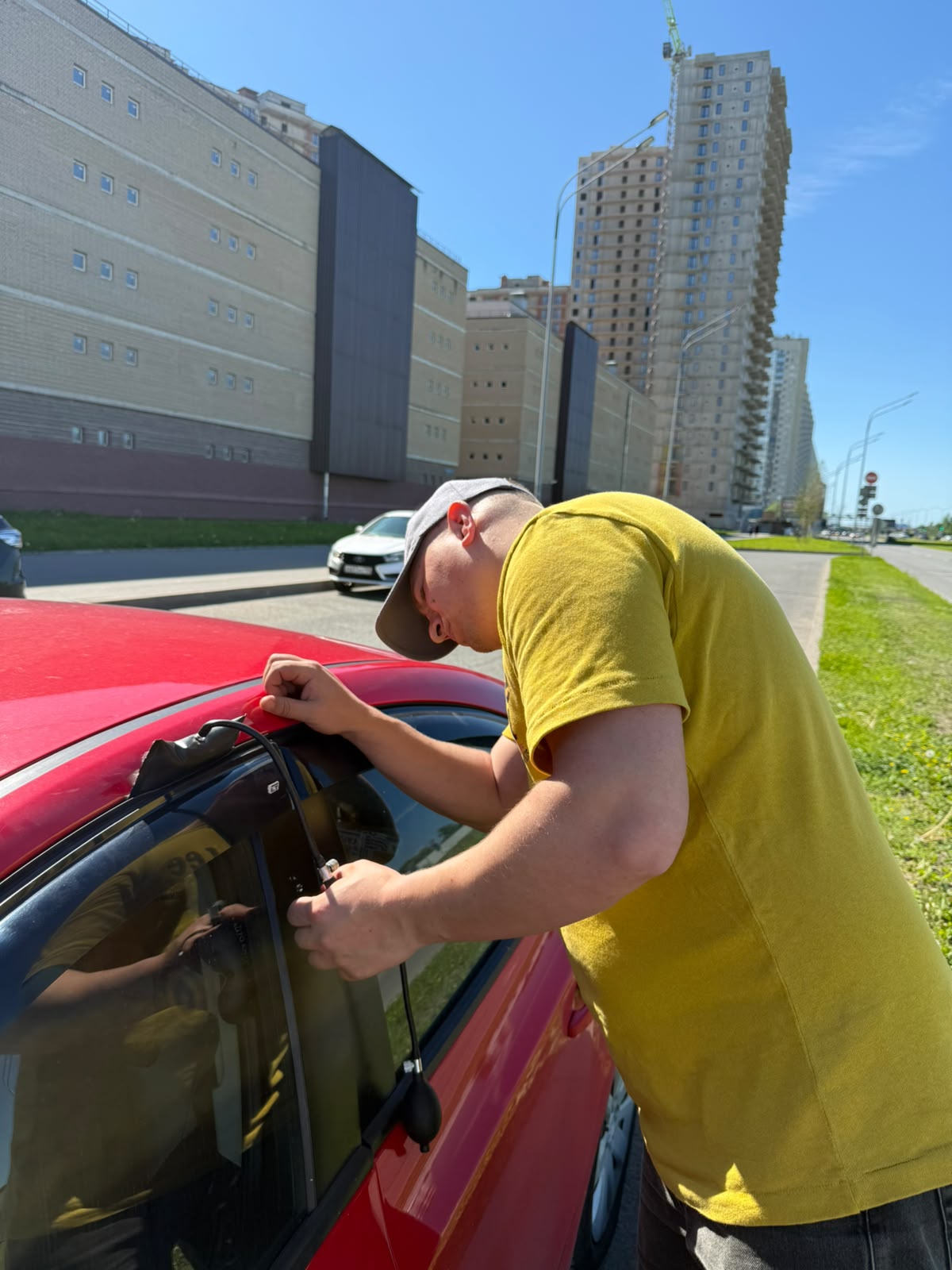 Аварийное вскрытие автомобиля мастером в Павлово